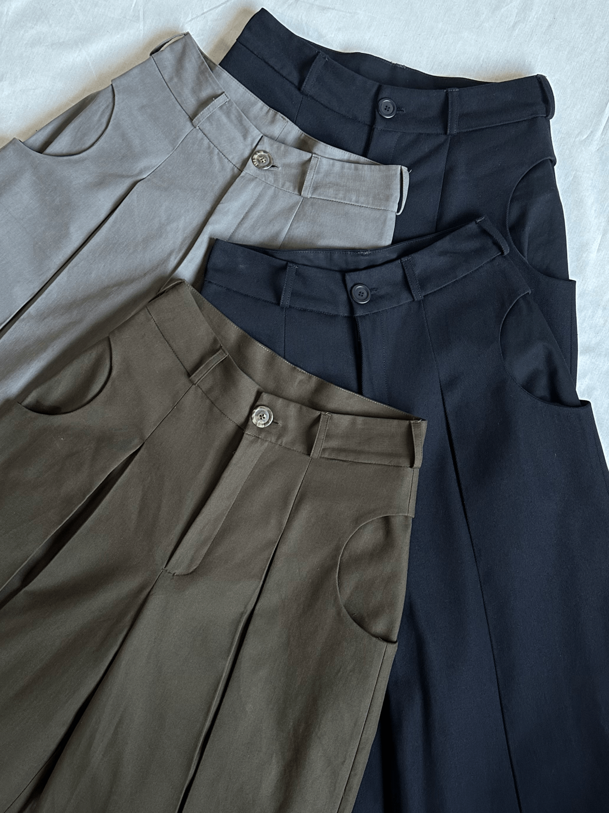 GREY EXTREME PLEAT