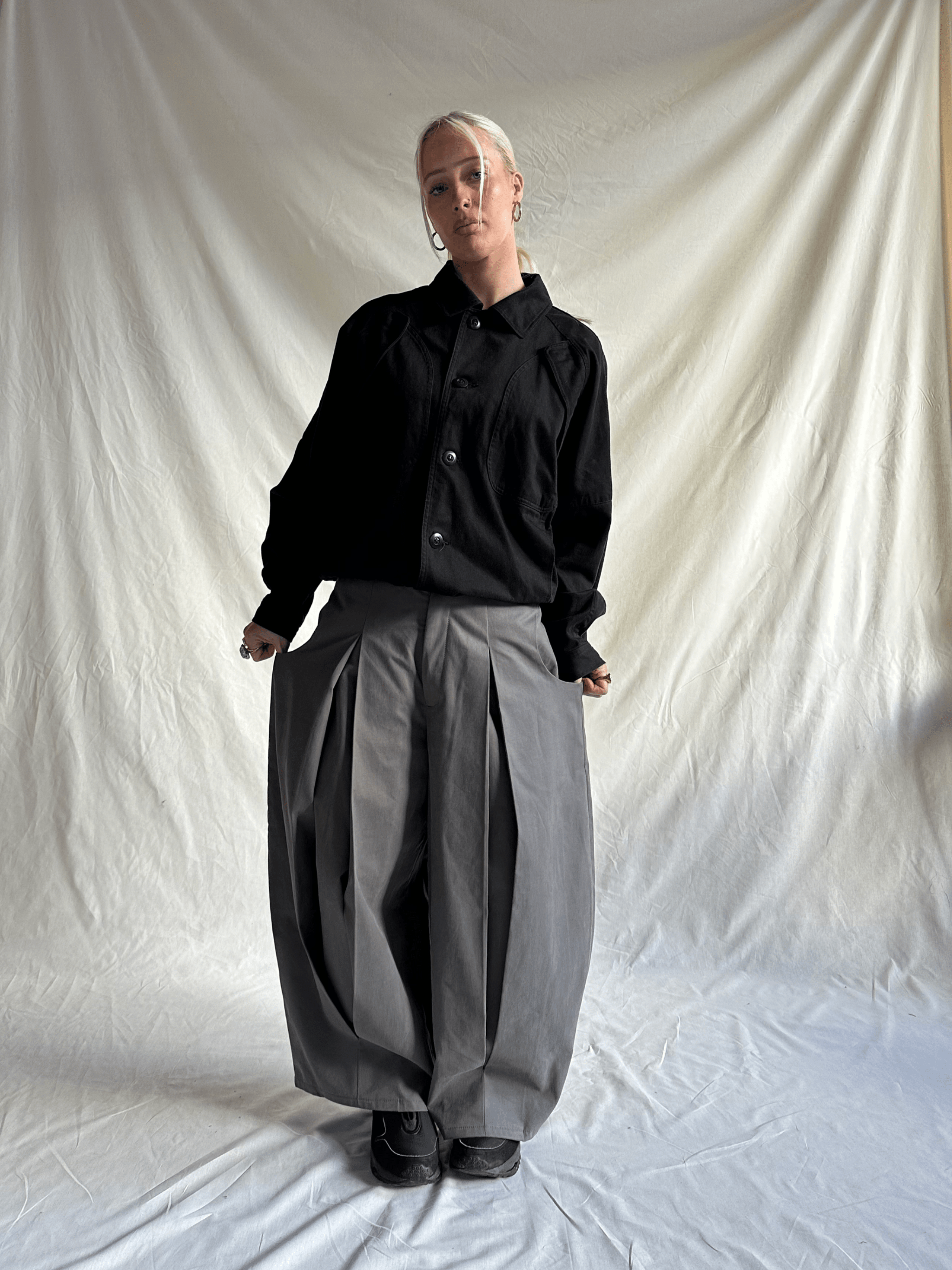 GREY EXTREME PLEAT