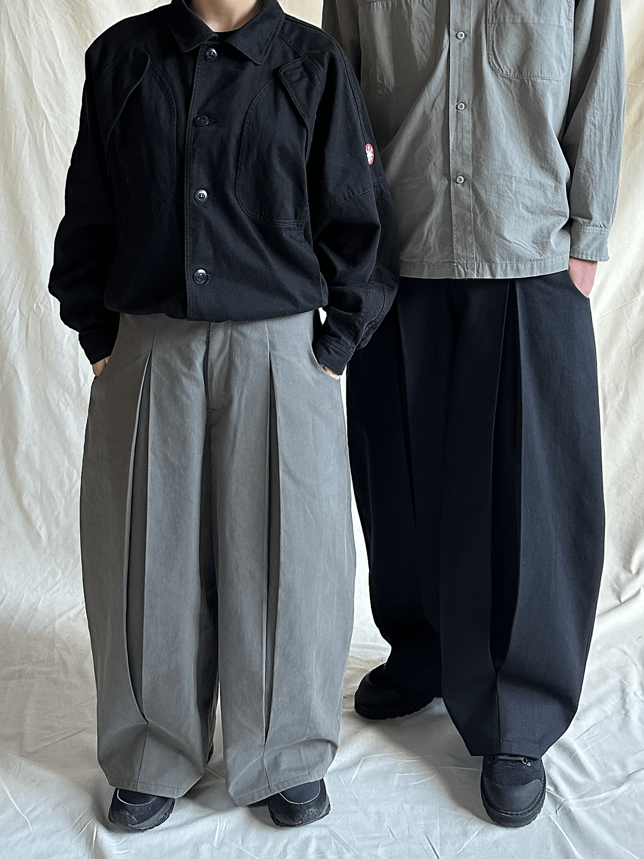 GREY EXTREME PLEAT